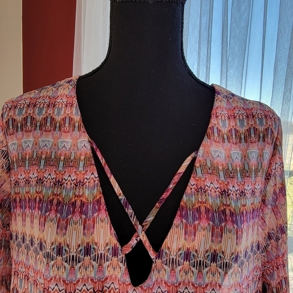 APT 9 V-Neck Sheet Printed Tunic Shirt Size Medium - Picture 2 of 8